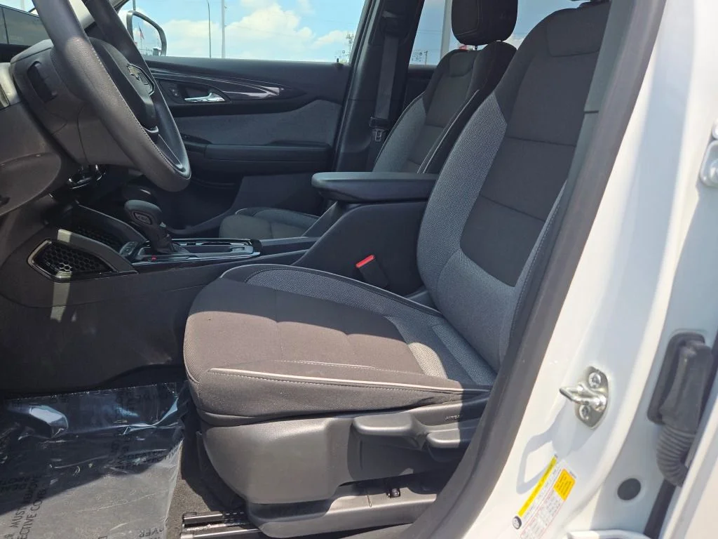 Used 2025 White Chevrolet LT image 19