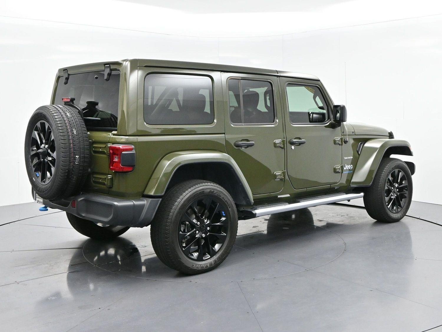 Used 2023 Sarge Green Clearcoat Jeep Sahara image 7