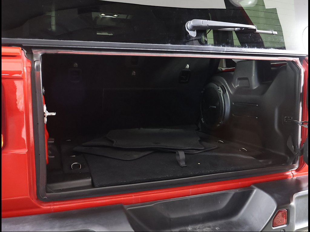 Used 2019 RED Jeep Sahara image 13