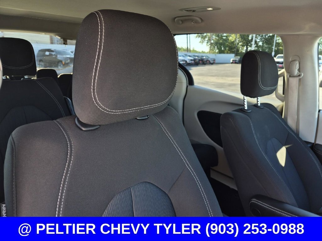 2023 Chrysler Voyager LX - Photo 12