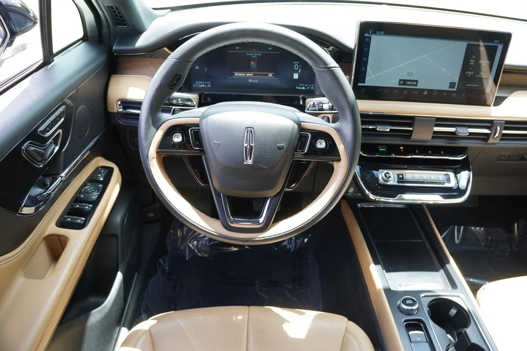 Used 2023 Pristine White Metallic Tri-Coat Lincoln Reserve image 20