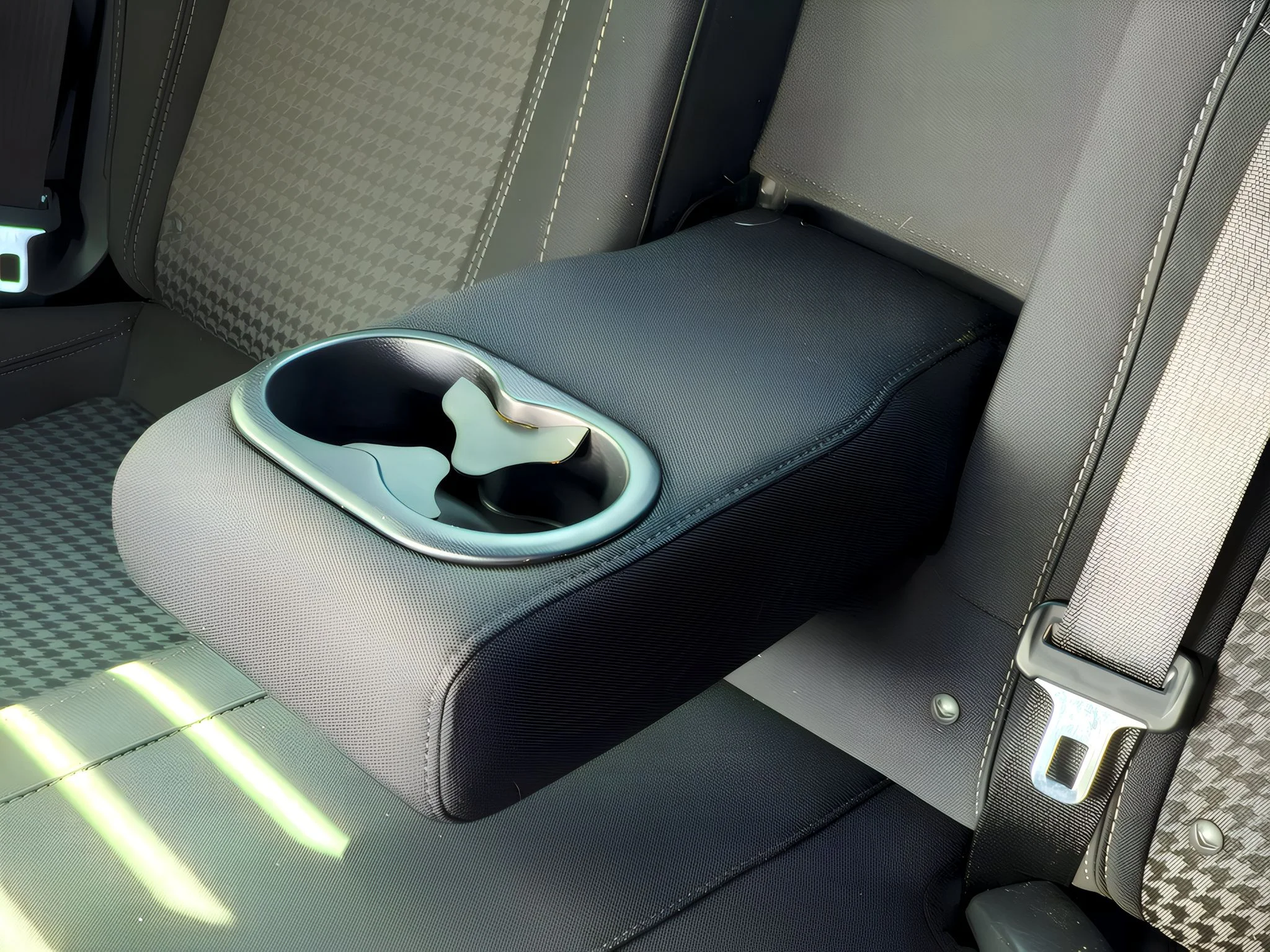 2016 Dodge Challenger SXT - Photo 28