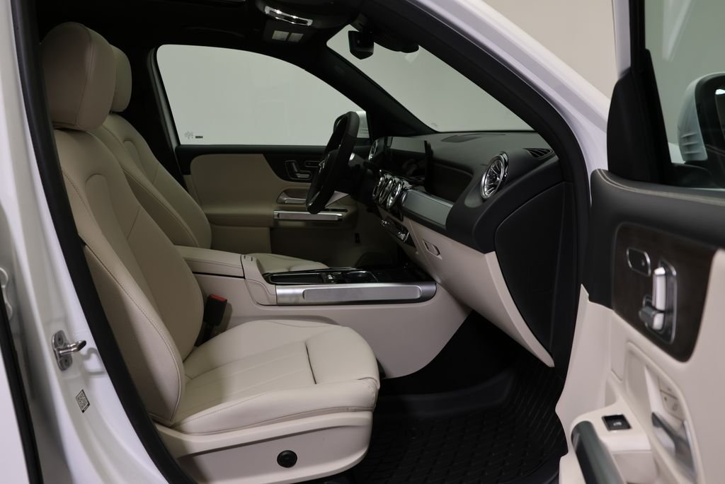 Used 2026 Night Black Mercedes-Benz GLB 250 image 49