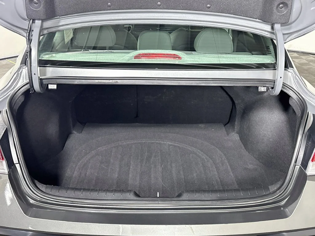 Used 2025 Gray Hyundai SEL Convenience image 21