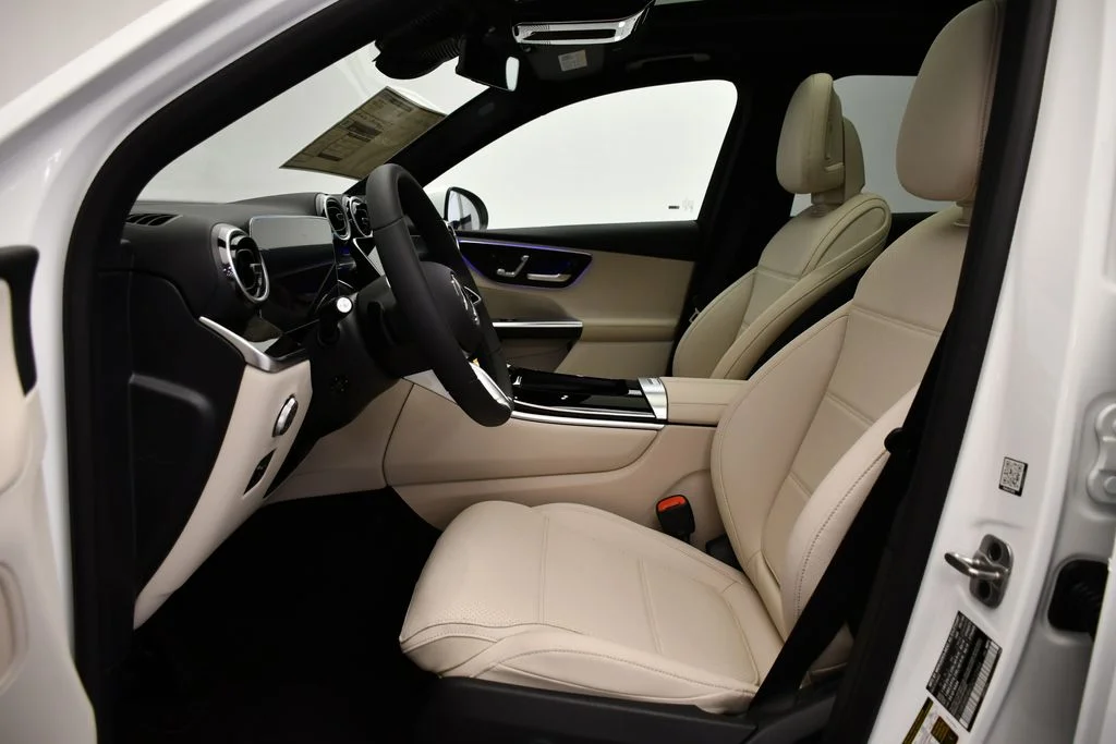 Certified Used 2026 Polar White Mercedes-Benz GLC 300 image 37
