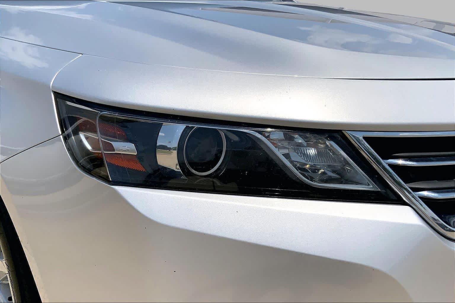 Used 2020 Silver Ice Metallic Chevrolet LT image 28