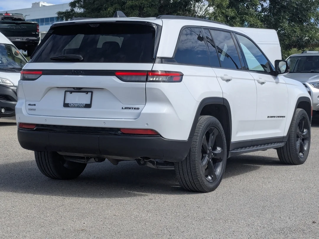 Certified Used 2024 White Jeep Limited - - 4x4 - Luxury Tech II - Black Appearance - Command View Sunroof & More! image 8