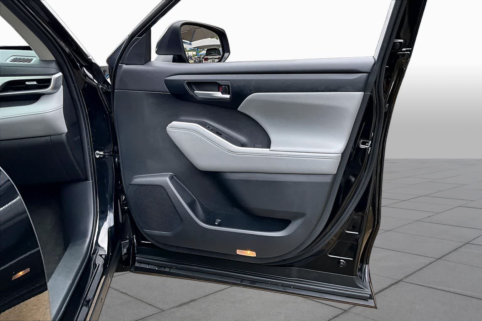 Used 2023 Midnight Black Metallic Toyota Hybrid XLE image 23