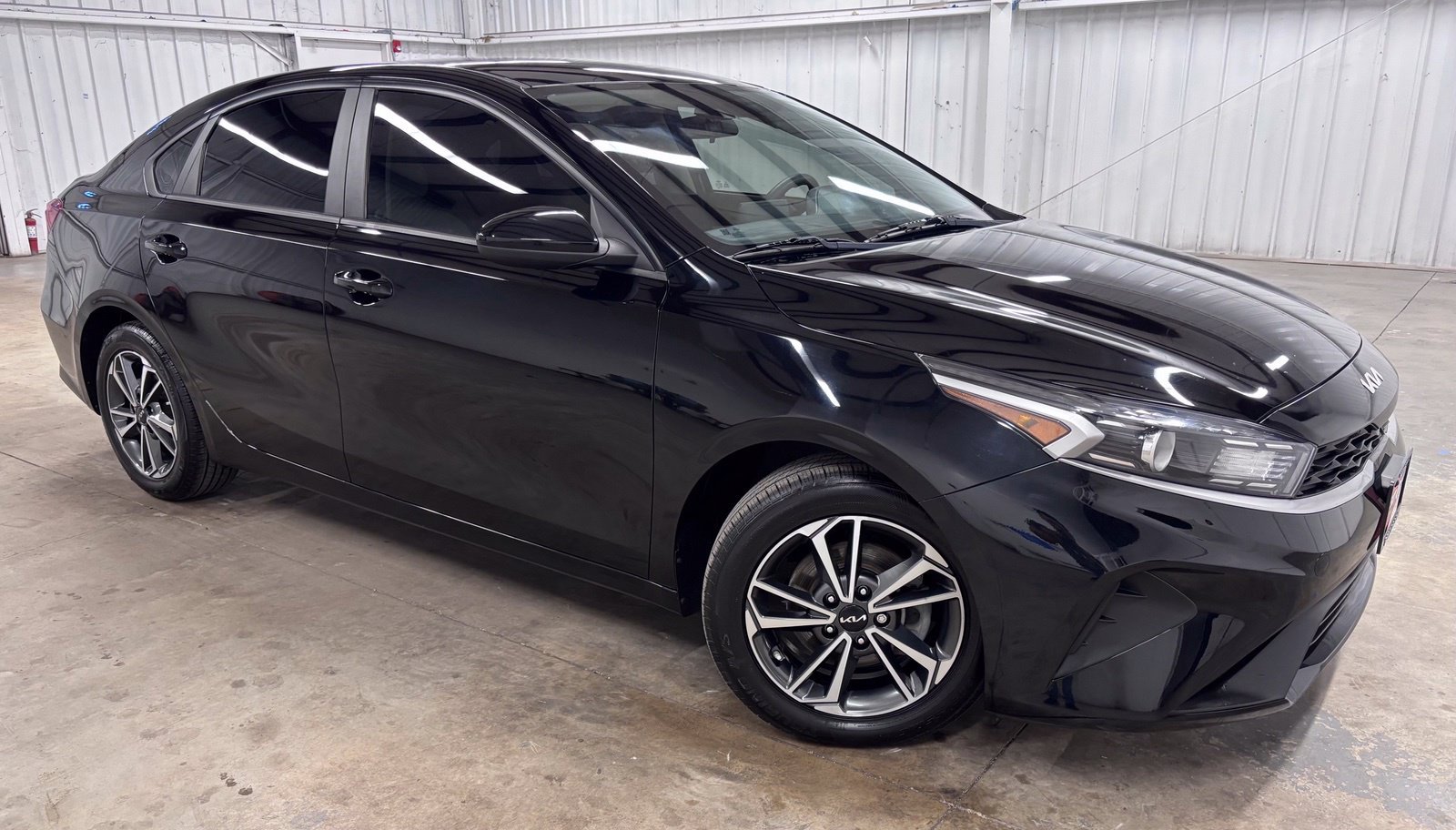 Used 2022 Black Kia LXS image 1