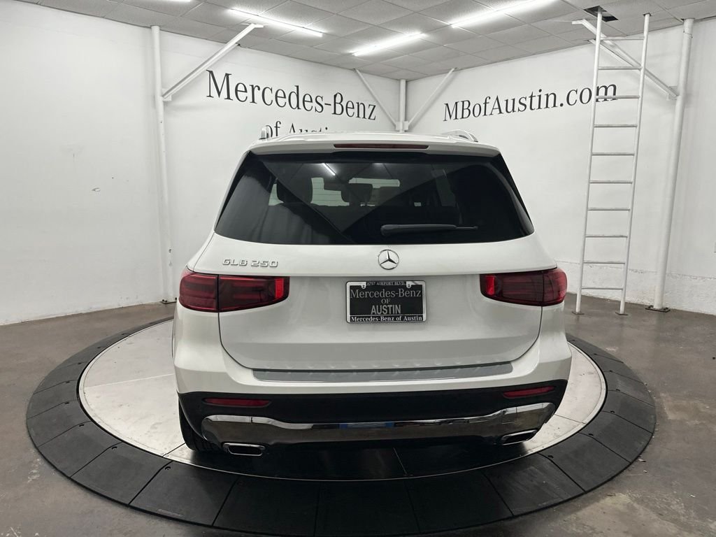 New 2026 Polar White Mercedes-Benz GLB 250 image 6
