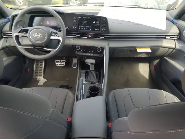 2025 Hyundai Elantra SEL - Photo 40