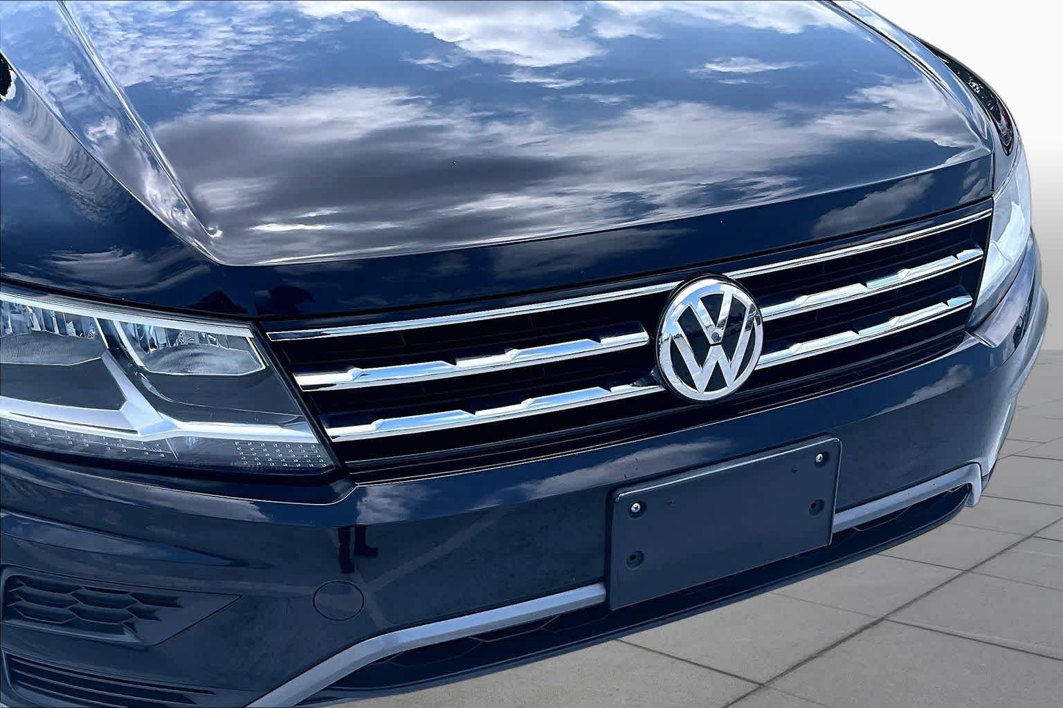 Used 2020 Deep Black Pearl Volkswagen S image 29