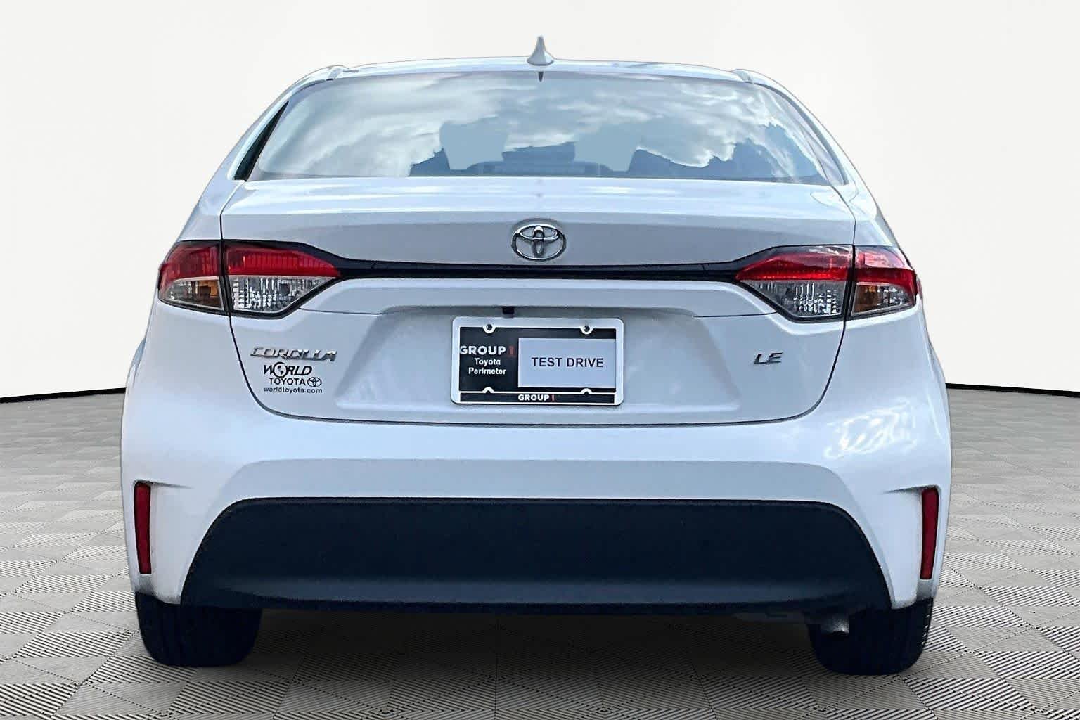 Used 2025 Ice Cap Toyota LE image 4