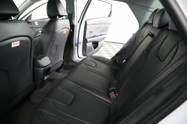 2025 Hyundai Elantra Limited - Photo 16