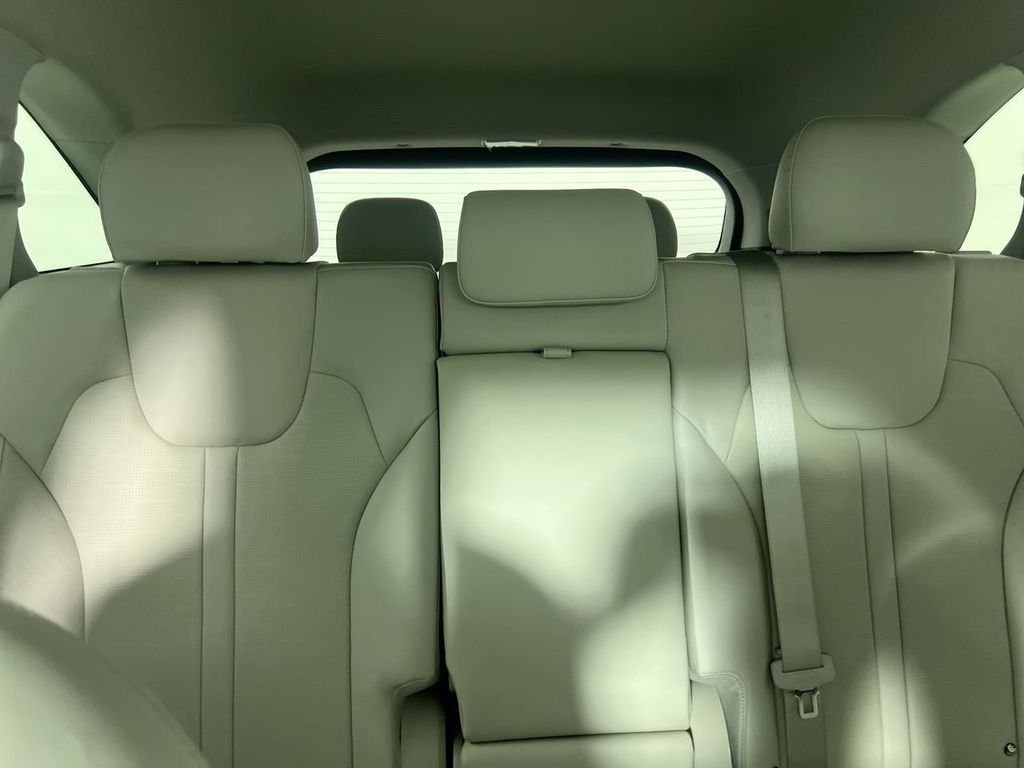 New 2026 Glacial White Pearl Kia S image 31