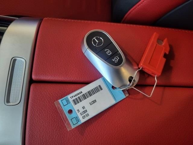 Used 2026 Silver Mercedes-Benz GLC 300 image 30