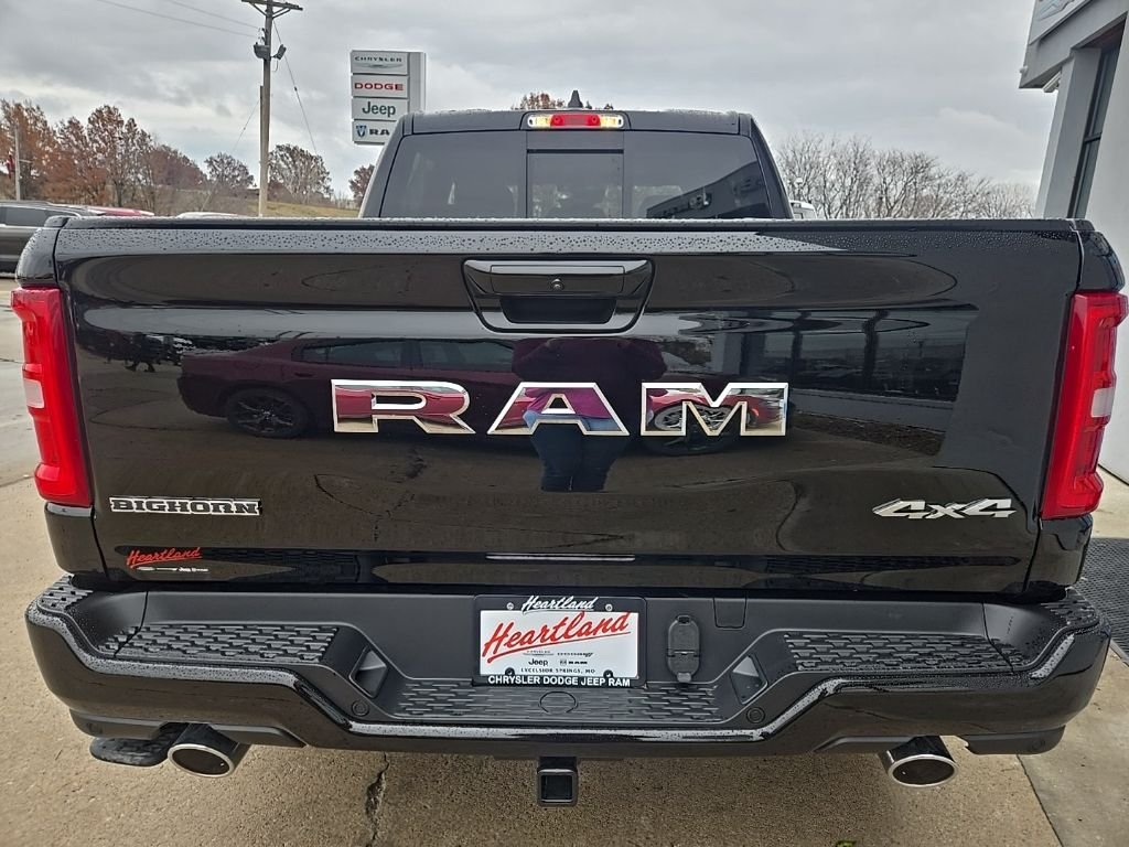 New 2026 Diamond Black Crystal Pearl-Coat Exterior Paint RAM Big Horn/Lone Star image 9