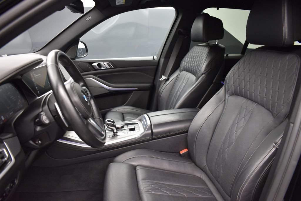 Used 2021 Black BMW M50i image 11