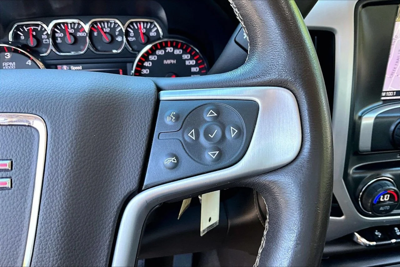 Used 2016 White GMC SLT image 29