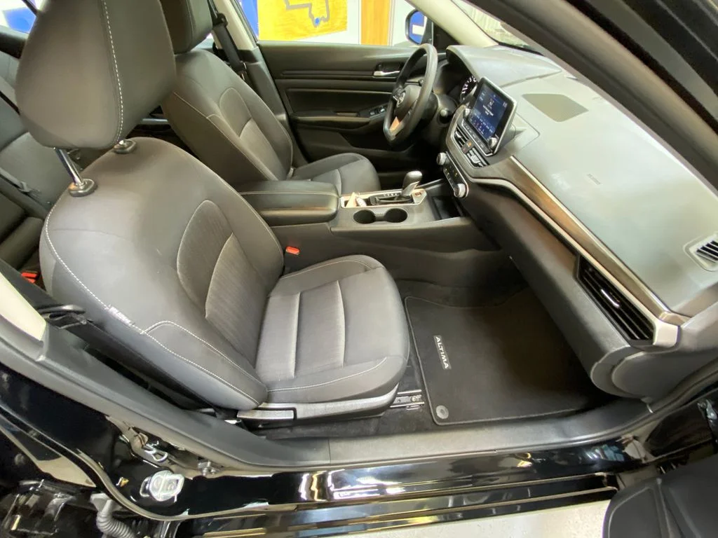 Used 2025 Black Nissan 2.5 SV image 24