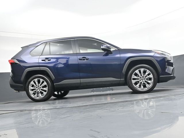 Used 2024  Toyota XLE Premium image 32