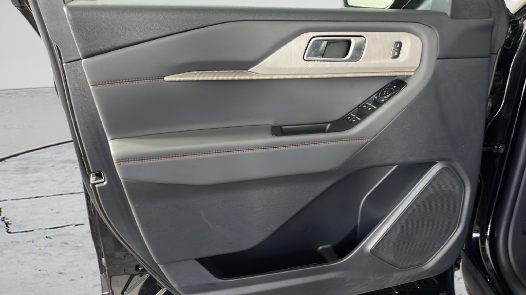 2025 Ford Explorer Active - Photo 15
