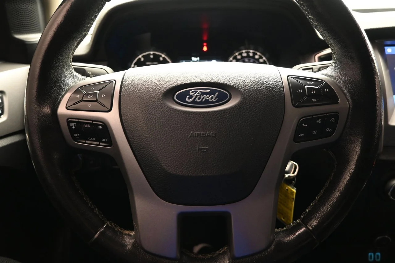 Used 2019 Lightning Blue Metallic Ford XLT image 30
