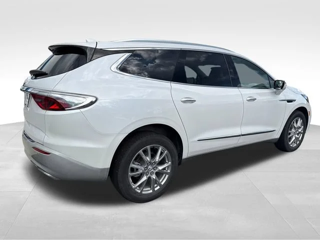 Used 2023 White Frost Tricoat Buick Essence image 6