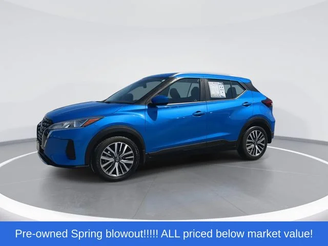 Used 2021 Blue Nissan SV image 4