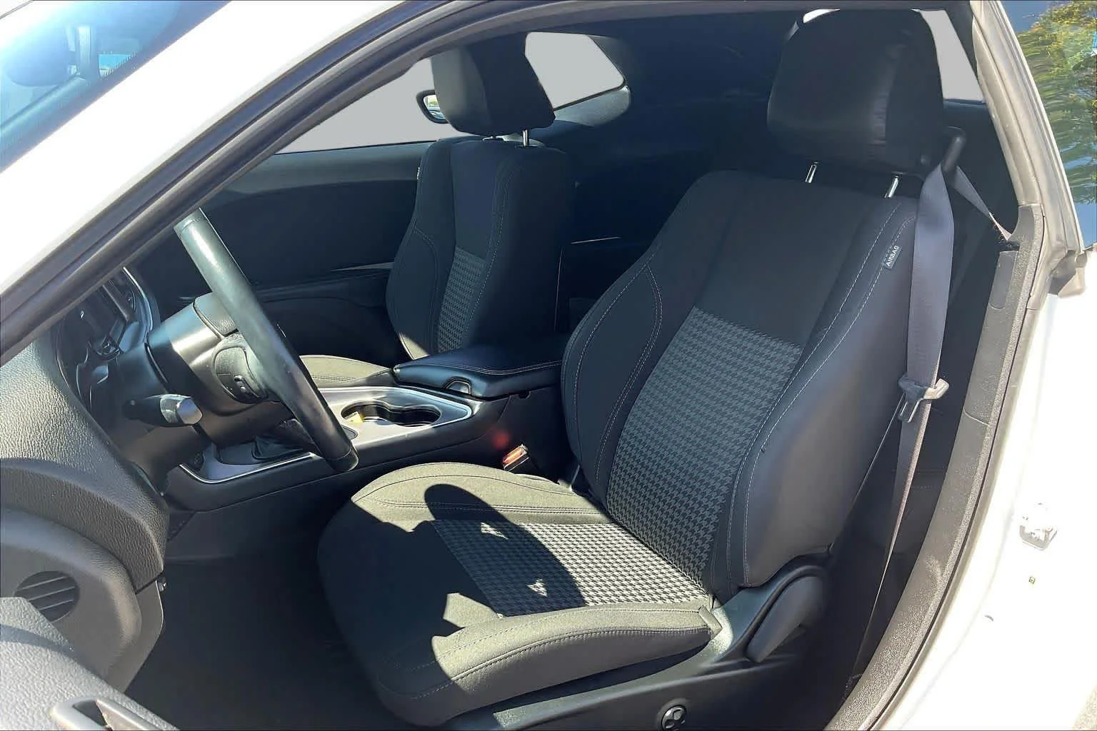 Used 2019 White Knuckle Clearcoat Dodge SXT image 8