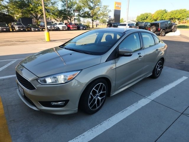 Used 2016 Beige Ford SE image 1