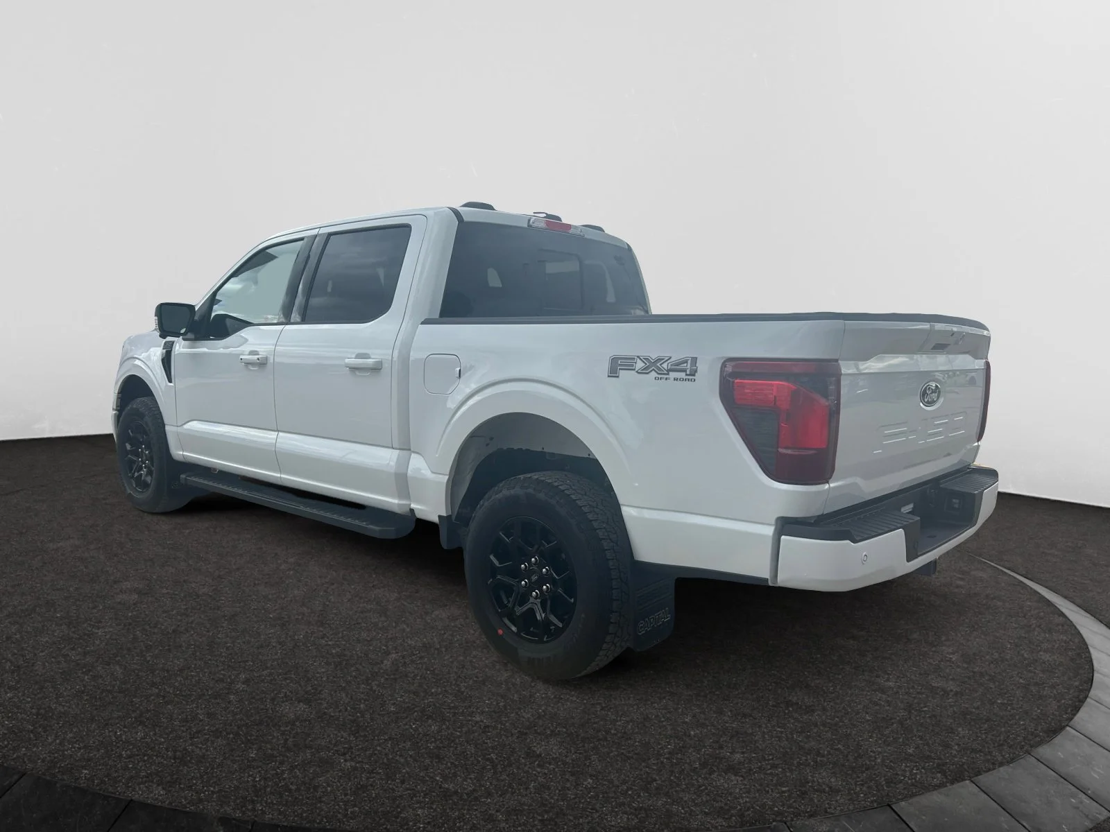 New 2026 Oxford White Ford XLT image 3
