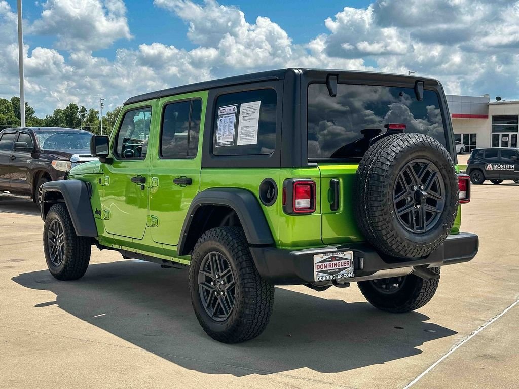 Used 2025 Green Jeep Sport S image 5