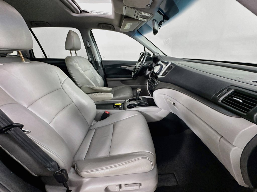 Used 2016 Silver Honda EX-L image 37