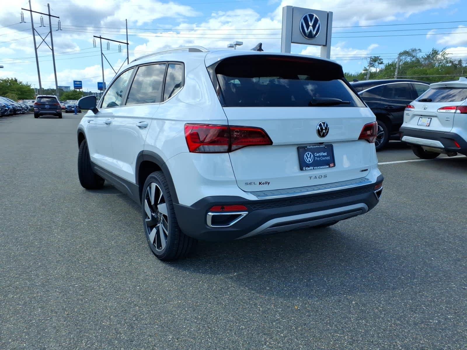 Certified Used 2024 Pure White Volkswagen SEL image 7