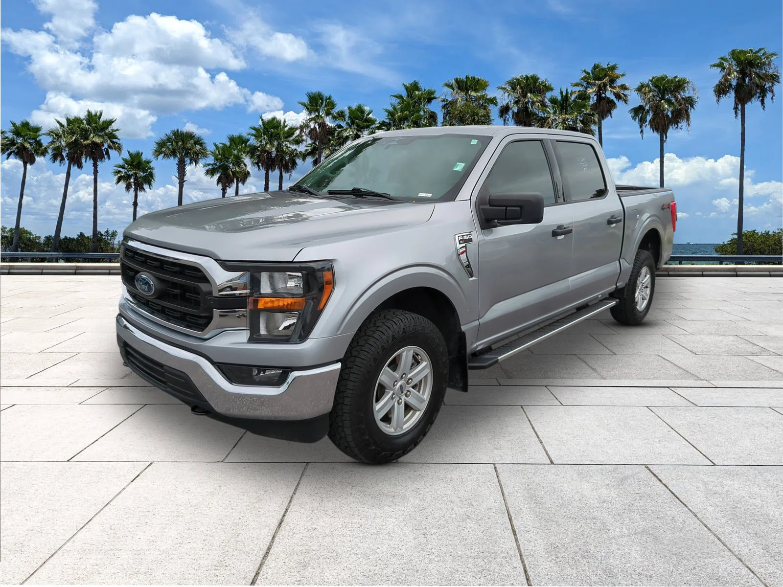 Certified Used 2023 Iconic Silver Metallic Ford XLT image 3