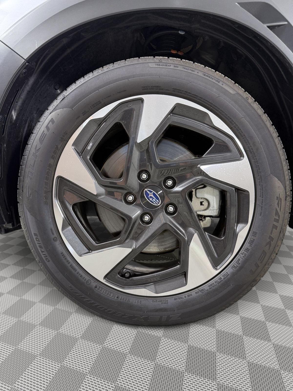 Used 2025 Ice Silver Metallic Subaru Limited image 7