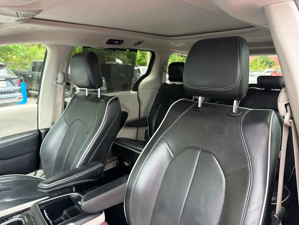 Used 2023 Gray Chrysler Limited image 21