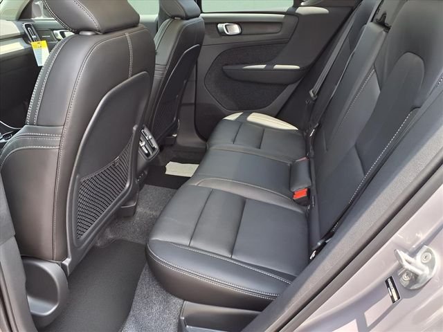 2026 Volvo XC40 Plus - Photo 8
