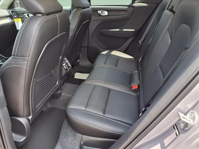 2026 Volvo XC40 Plus - Photo 8