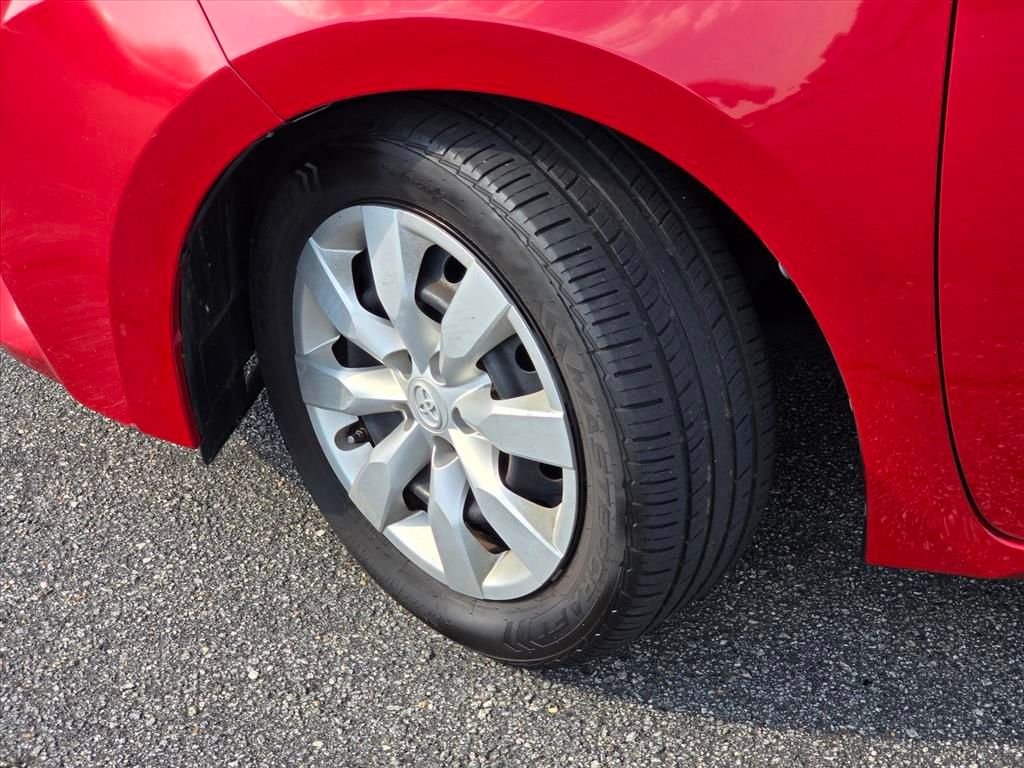 Used 2015 Red Toyota LE image 27