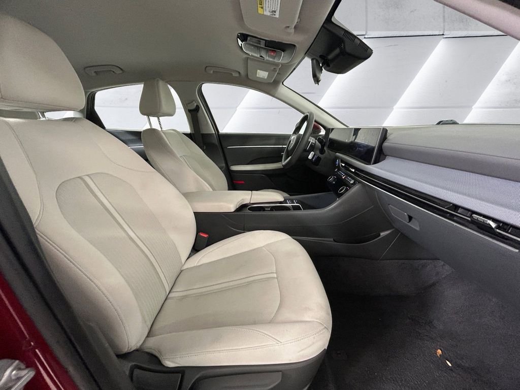 Used 2025 Red Hyundai SEL image 13