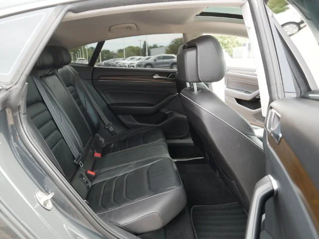 Used 2019 Gray Volkswagen 2.0T SEL image 19