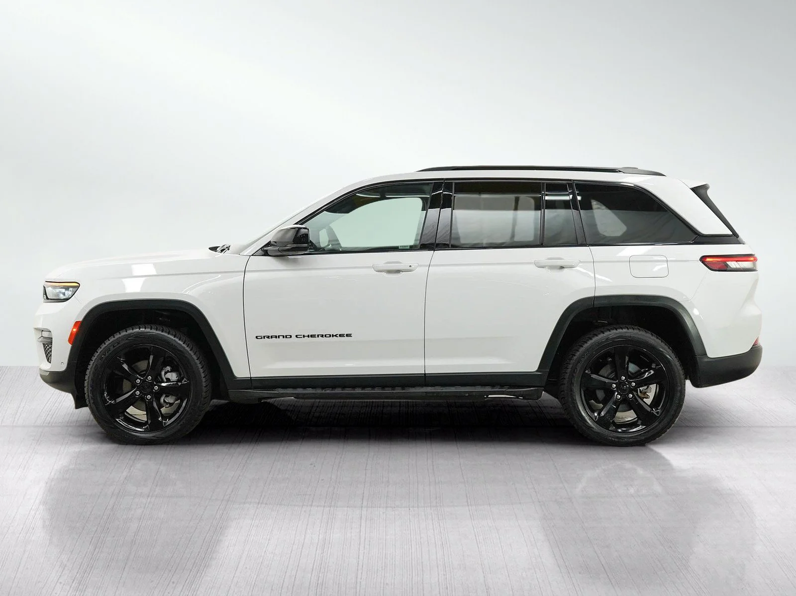 Used 2024 Jeep Grand Cherokee Limited with VIN 1C4RJHBG1RC188942 for sale in Wayzata, Minnesota