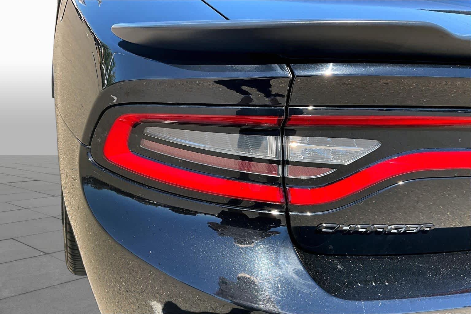 Used 2017 Pitch Black Clearcoat Dodge SE image 28