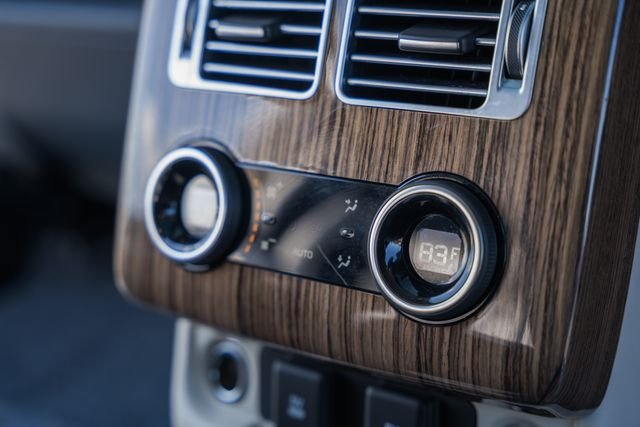Used 2018 Byron Blue Metallic Land Rover 5.0L V8 Supercharged Autobiography image 38