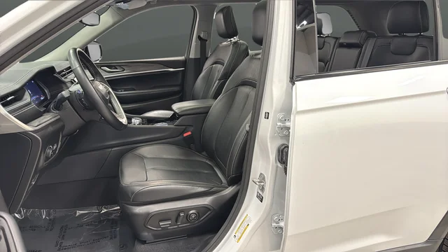 Used 2022 Bright White Clearcoat Jeep Limited image 9