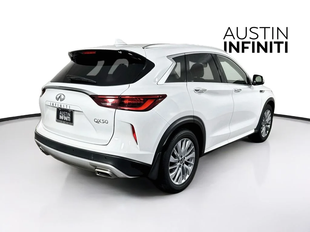 Certified Used 2023 White INFINITI LUXE image 10