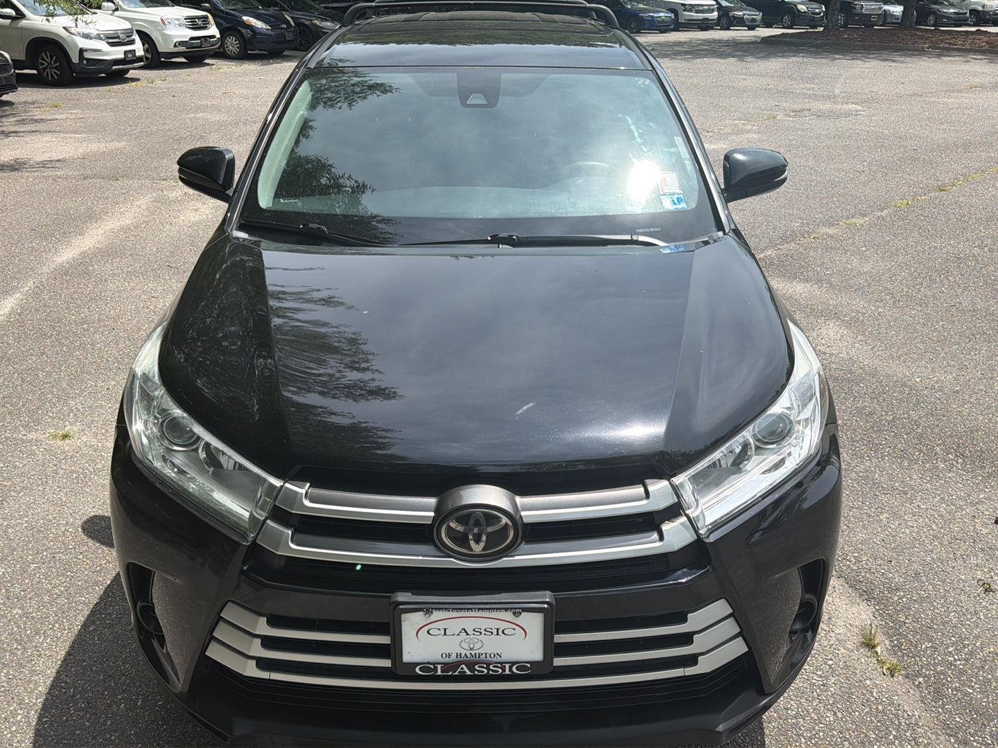 Used 2019  Toyota LE image 9