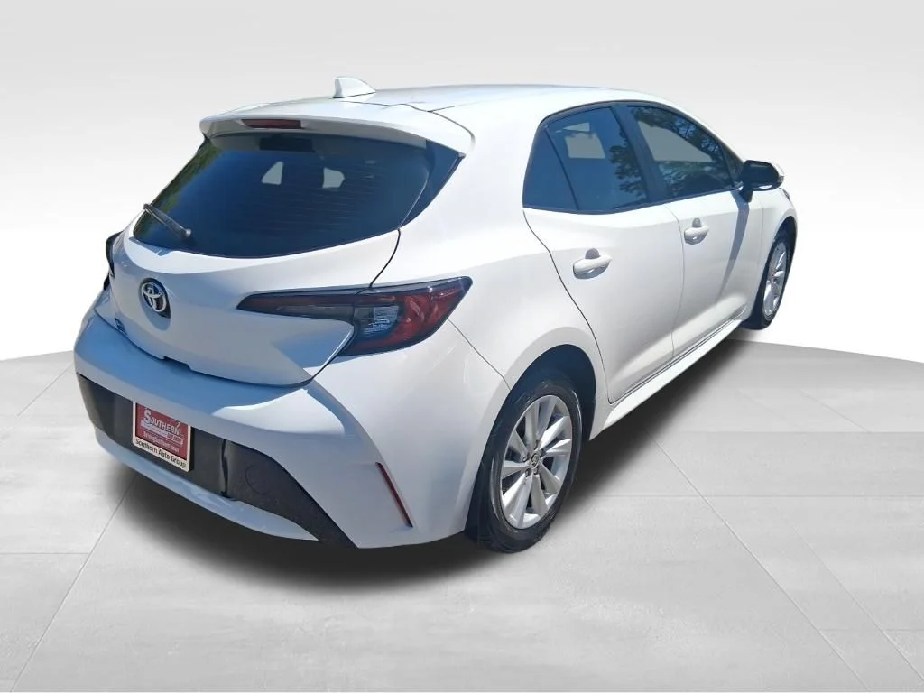 Used 2023 White Toyota SE image 5